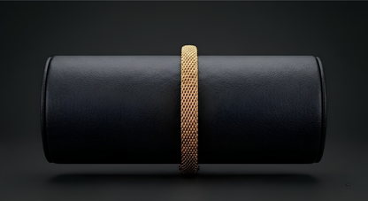Pulseras Tejidas en Oro Laminado 18K: El Peso del Éxito.