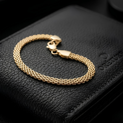 Pulseras Tejidas en Oro Laminado 18K: El Peso del Éxito.