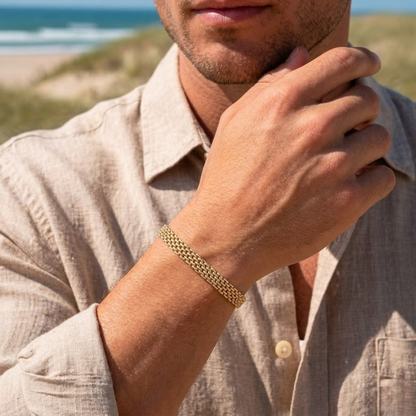 Pulseras Tejidas en Oro Laminado 18K: El Peso del Éxito.