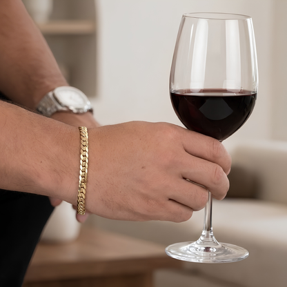 Pulseras Tejidas en Oro Laminado 18K: El Peso del Éxito.