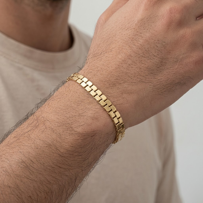 Pulseras Tejidas en Oro Laminado 18K: El Peso del Éxito.