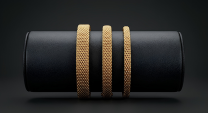 Pulseras Tejidas en Oro Laminado 18K: El Peso del Éxito.